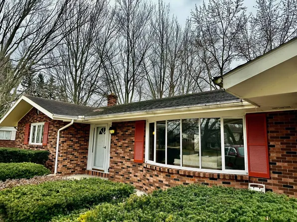2480 Riverbend Dr, Benton Harbor, MI 49022