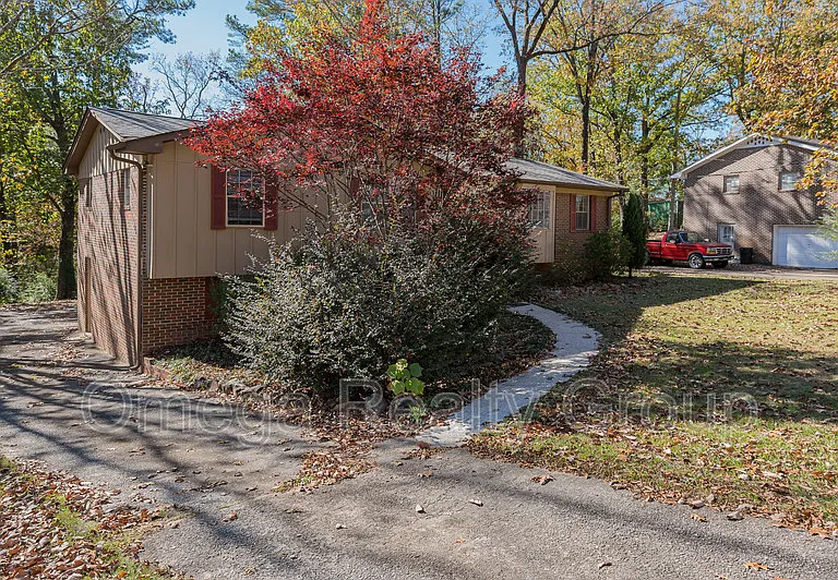 1313 Oak Ter — Photo 3
