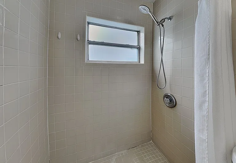 313 S Lawsona Blvd — Photo 9