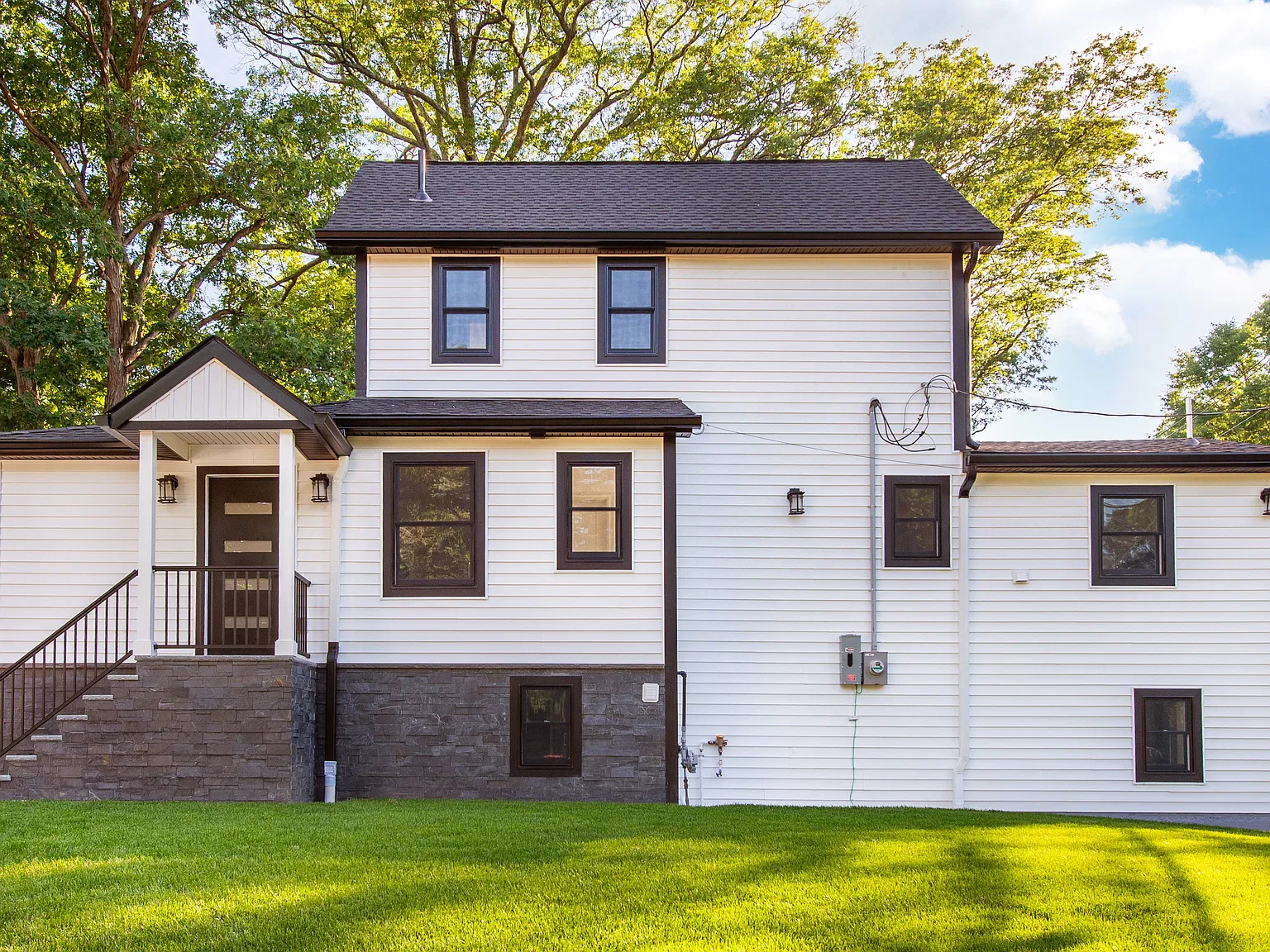 4 bed, $4,800 — Photo 1