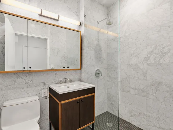 184 Kent Avenue image 4 of 6