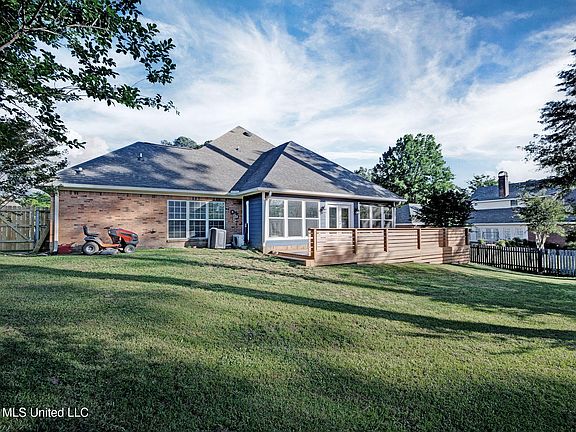 5th image of 519 Ridge Cir