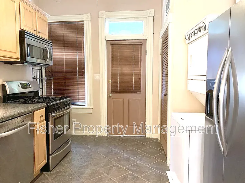 2 bed, 1.0 bath, 1000 sqft, $1,600 — Photo 2