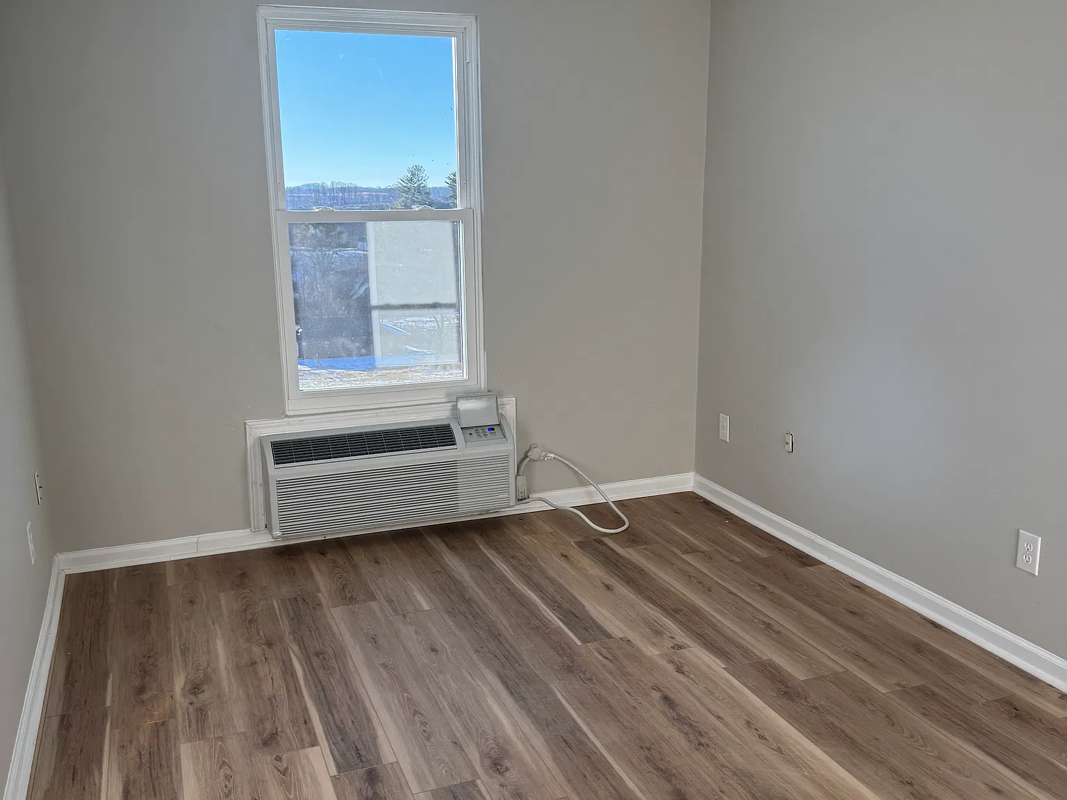 2 bed, $1,200 — Photo 2