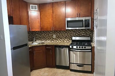 2nd image of 165 Christopher St APT 1R