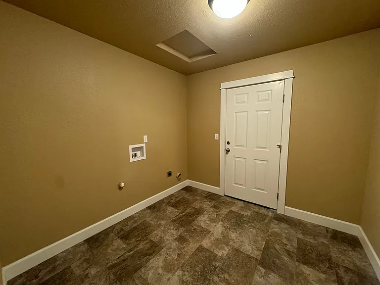 1690 NE Alameda Ave — Photo 13