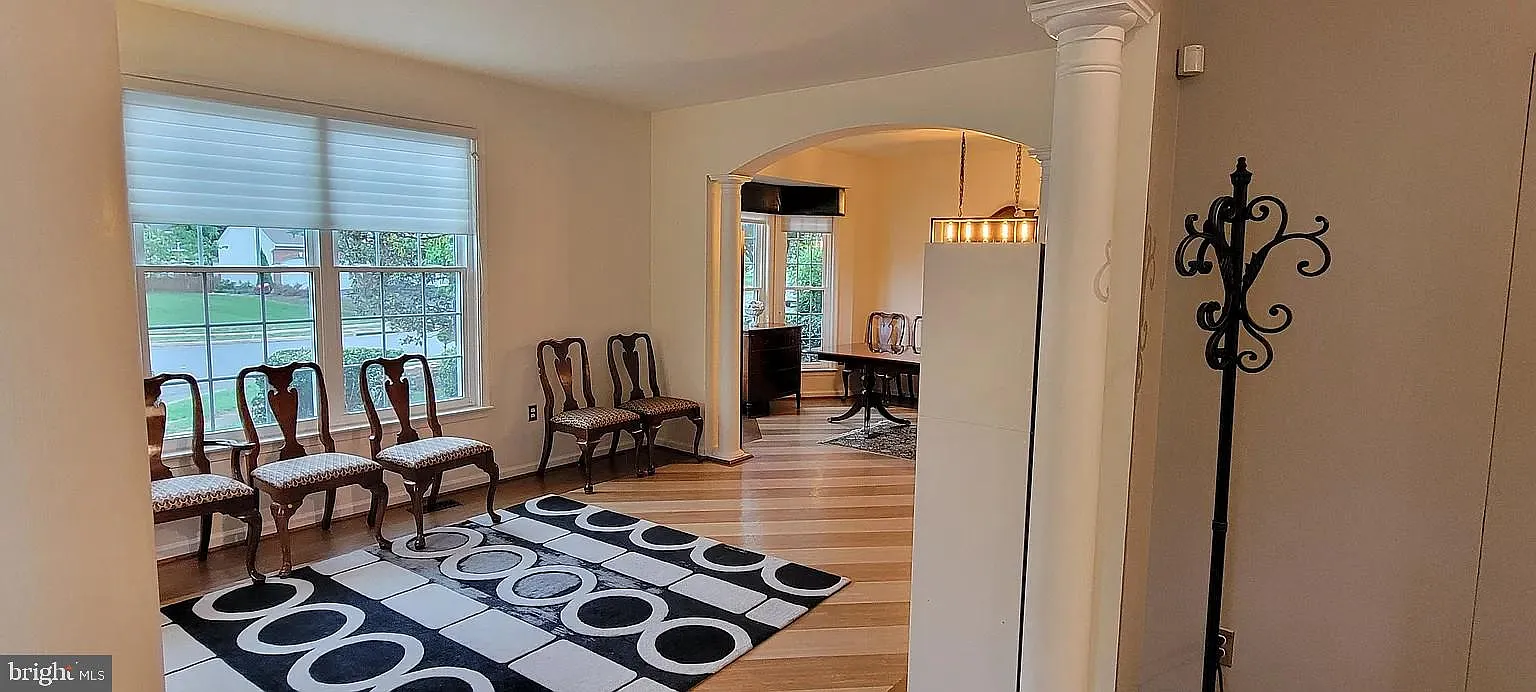 4 bed, 3.5 bath, 3686 sqft, $4,750 — Photo 2