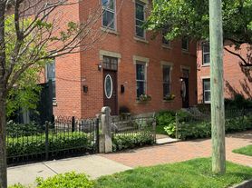221-223 E Sycamore St