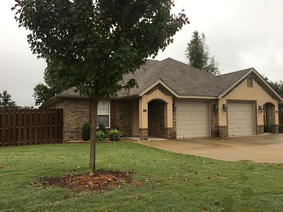 1st image of 875 Meadowlands Dr