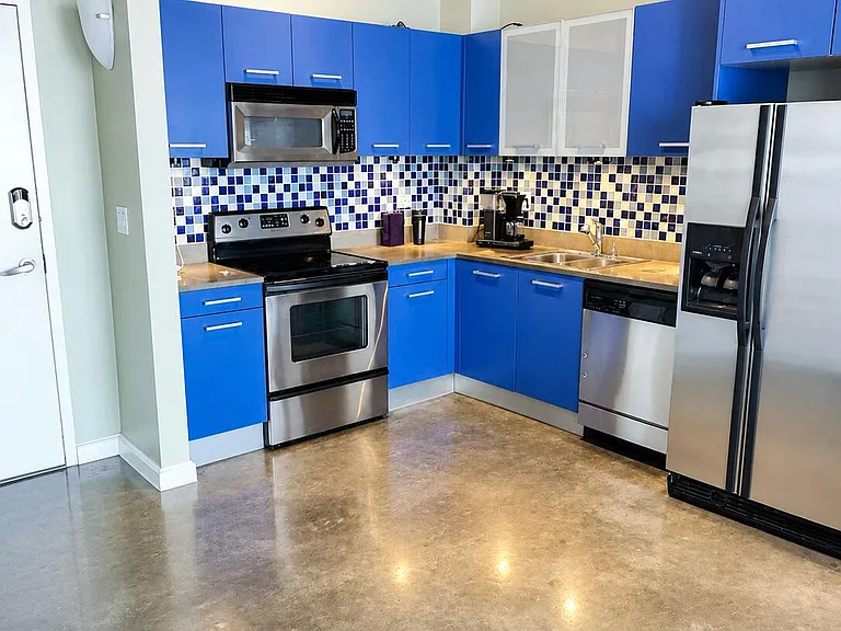313 NE 2nd St #901 — Photo 3