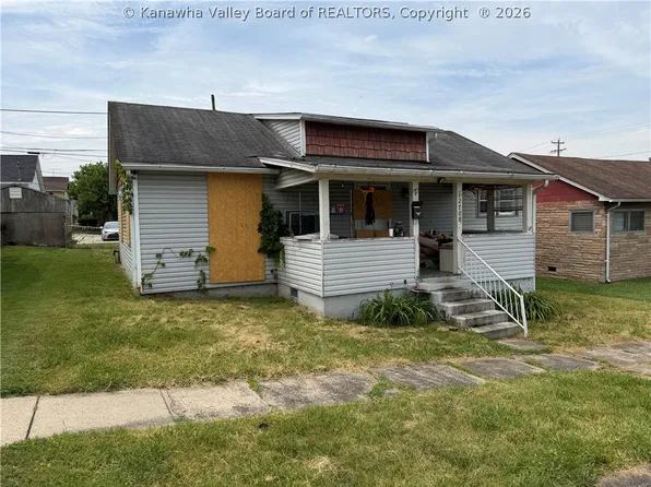 2708 27th St, Nitro, WV 25143