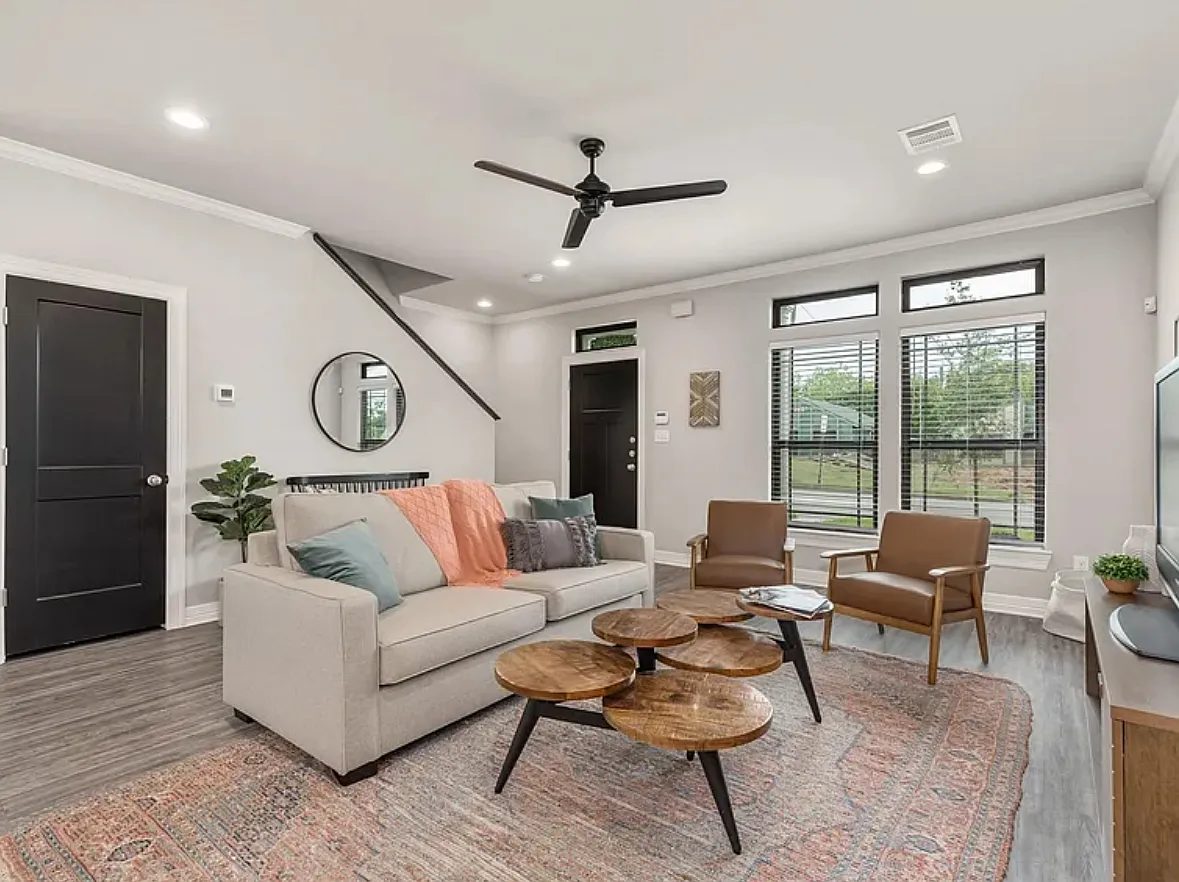 8 bed, 8.5 bath, 3169 sqft, $9,600 — Photo 4