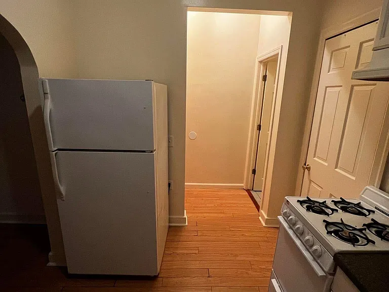 492 W State St #1F — Photo 2