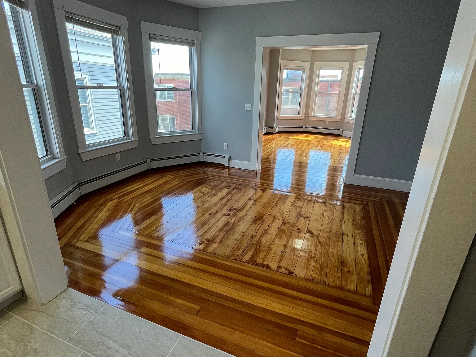 3 bed, 1000 sqft, $3,200 — Photo 2