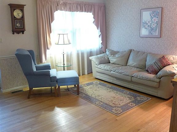 4th image of 3803 Hickory Ln