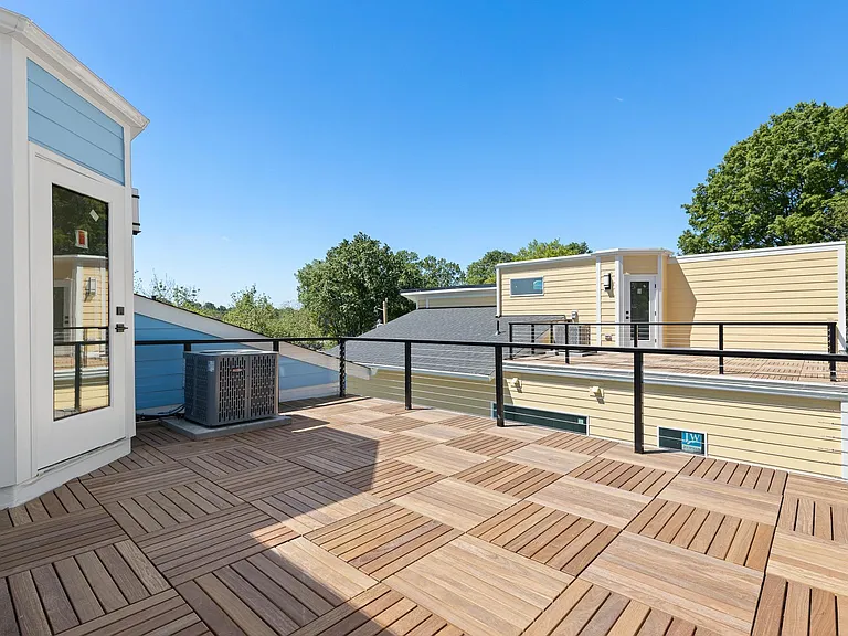 737 Hopkins St — Photo 4