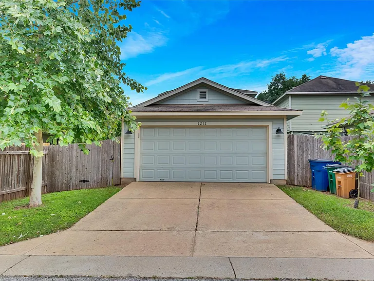 2212 Melissa Oaks Ln — Photo 35