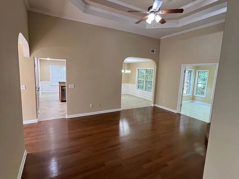 824 Georgian Point Dr — Photo 4