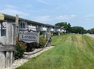 2000 Lake Shore Dr APT E, Gladstone, MI 49837