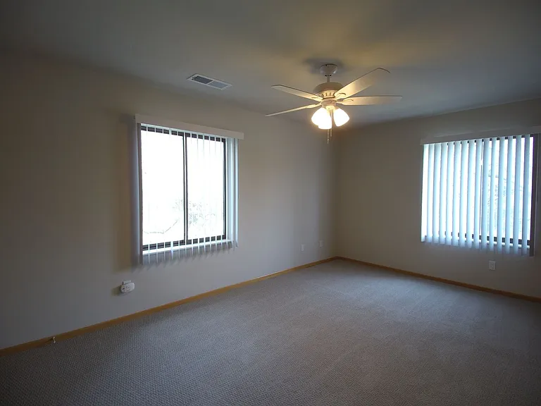 Riverwalk Apartments — Photo 56