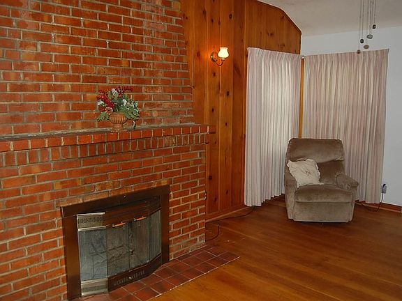 4th image of 116 W 24th Ave