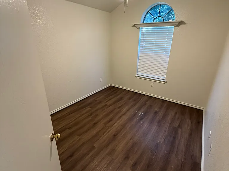 4802 Silver Wood Ct — Photo 10