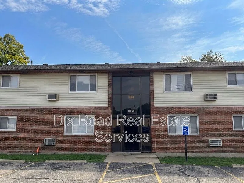 735 Trumbull St #3