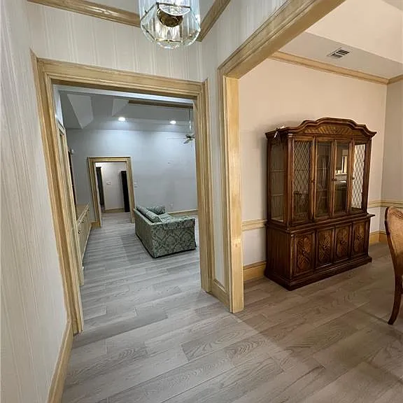 121 E Jonquil Ave — Photo 3