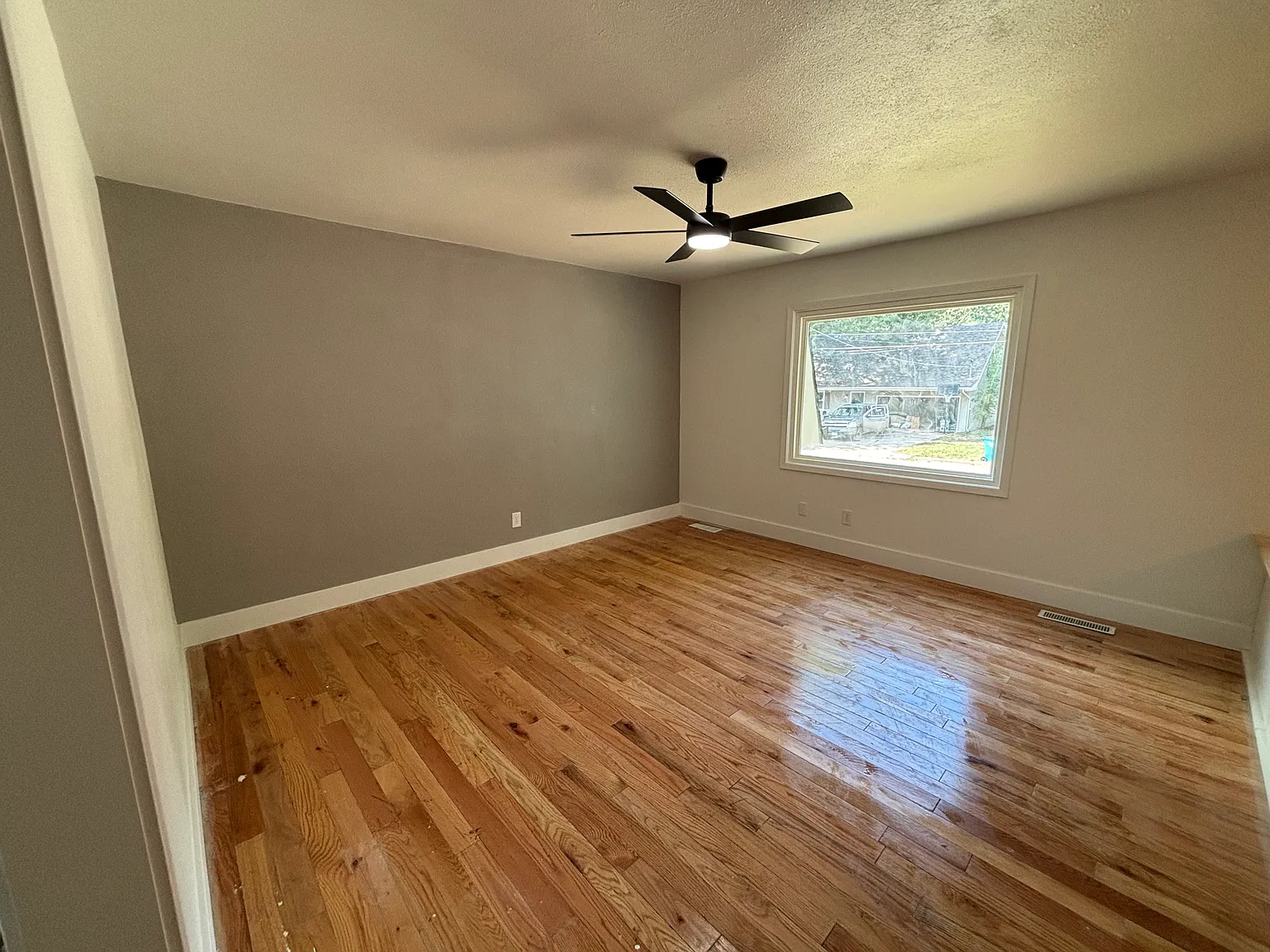 5 bed, 2000 sqft, $2,100 — Photo 4