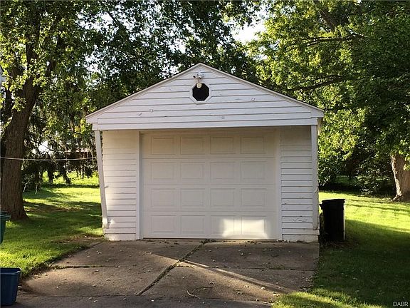 2nd image of 2305 Hazel Ave