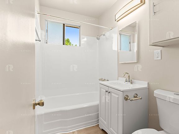 4th image of 7141 De Longpre Ave APT 7