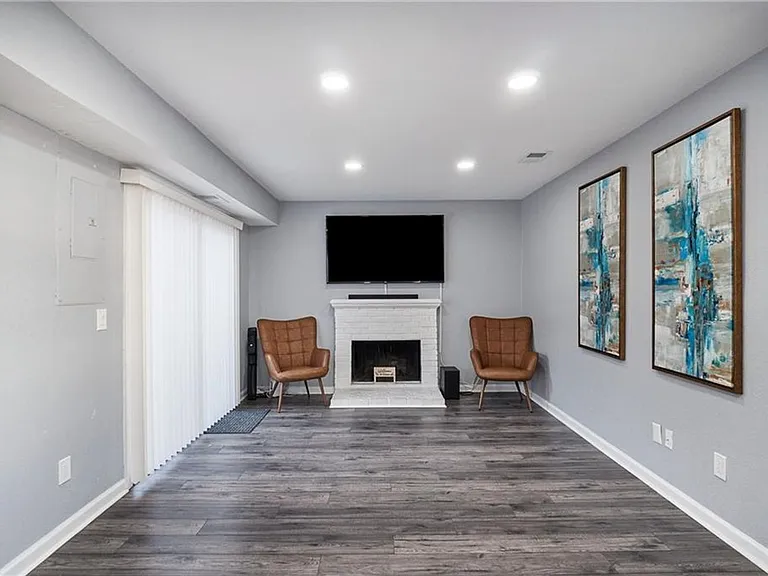 5900 Clear Springs Ct — Photo 10