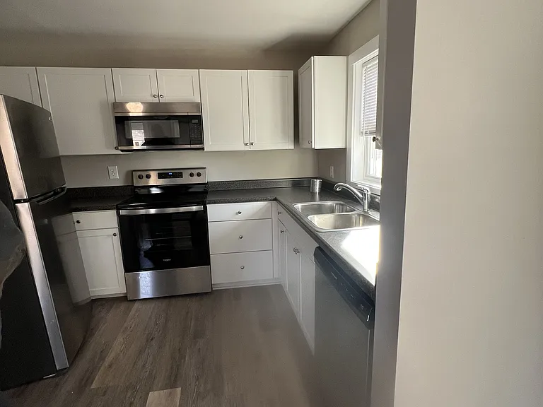 916 Avery Ct #A — Photo 2
