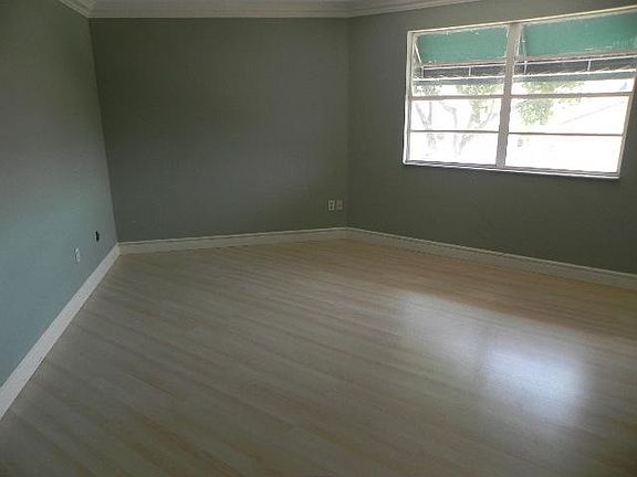 2nd image of 301 NW 36th Ave