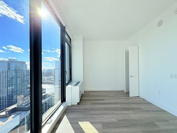 3rd image of 228 E 135th St APT 2106