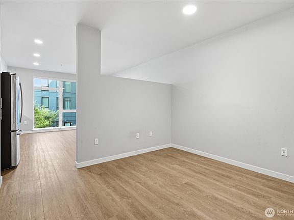 4th image of 1085 103rd Avenue NE #204