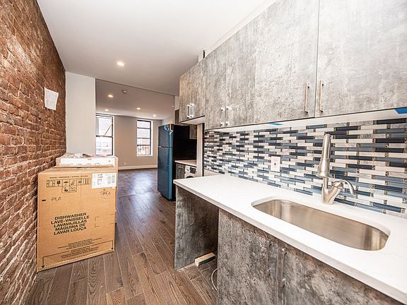 4th image of 310 E 89th St #N17