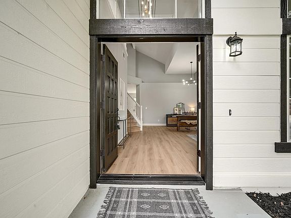 5th image of 330 Sussex Circle