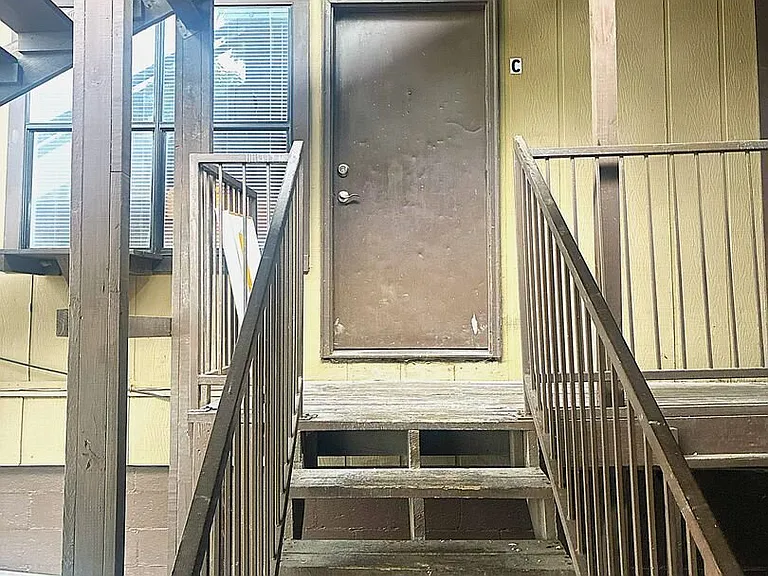 200 E Downing St — Photo 2