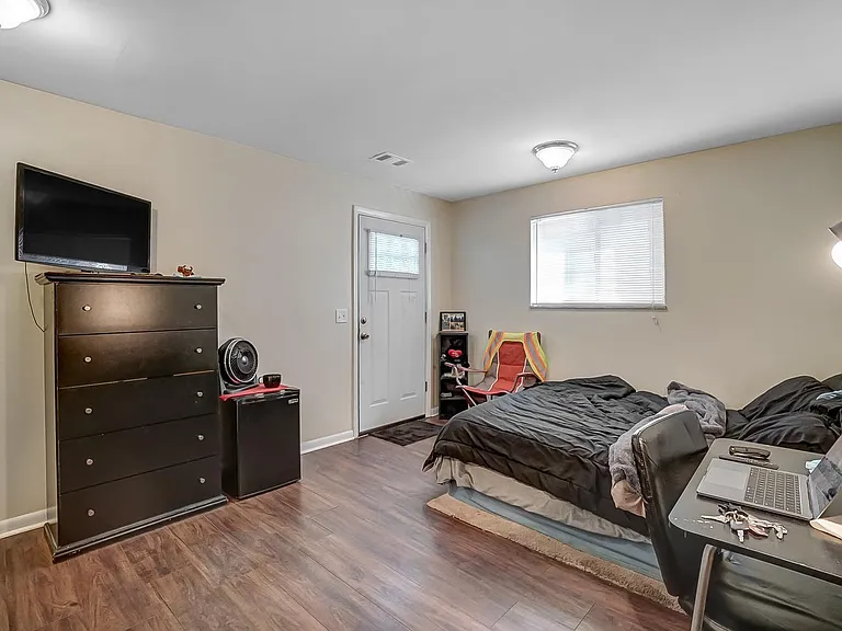 454 Warner St — Photo 12
