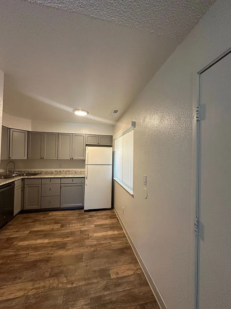 Parkview Villas & Apts — Photo 1