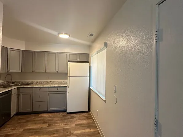 Parkview Villas & Apts