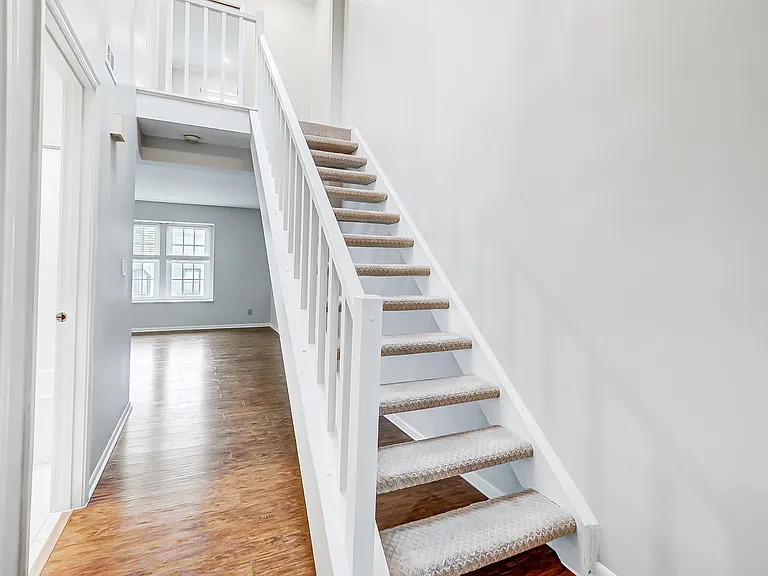 1804 Cliffview Ln — Photo 25