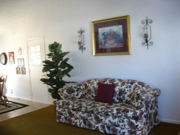3rd image of 140 Greenwich Cir
