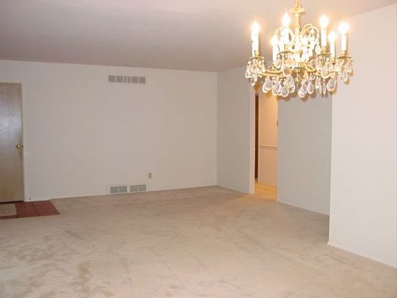 3rd image of 9143 Glencrest Dr
