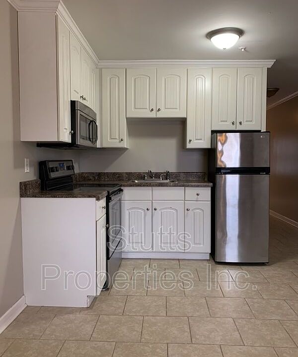 2nd image of 414 Hermitage Dr Unit 8