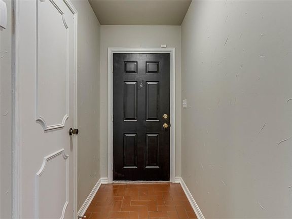 2nd image of 10216 Lyndon Rd