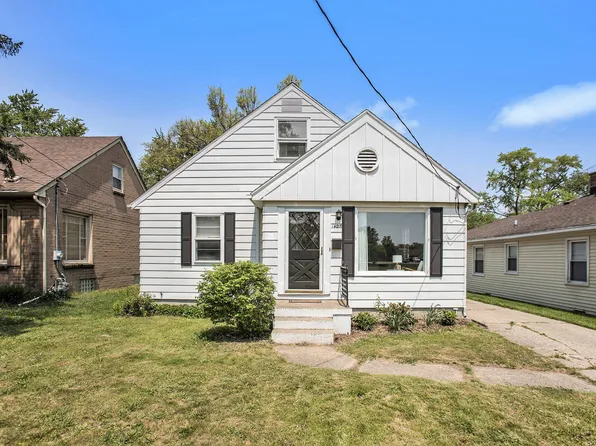 1423 Leonard St NE, Grand Rapids, MI 49505