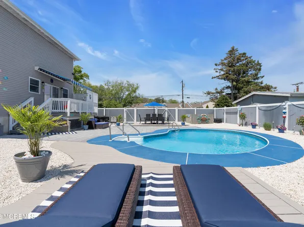 23 Charles Boulevard, Manahawkin, NJ 08050