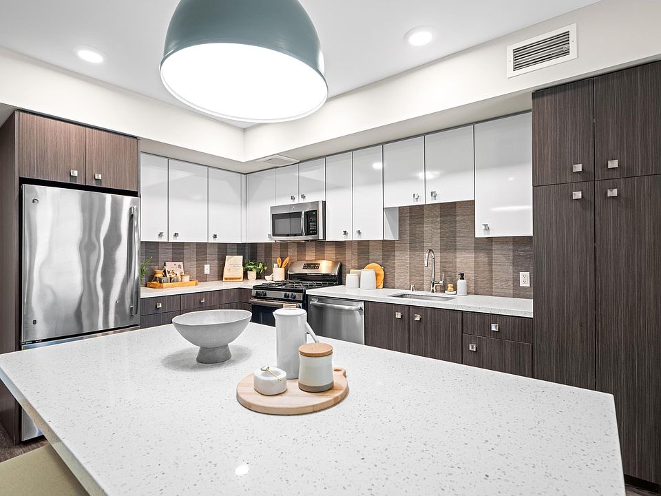 Modern Kitchen at L Seven Apartments in San Francisco, CA 94103